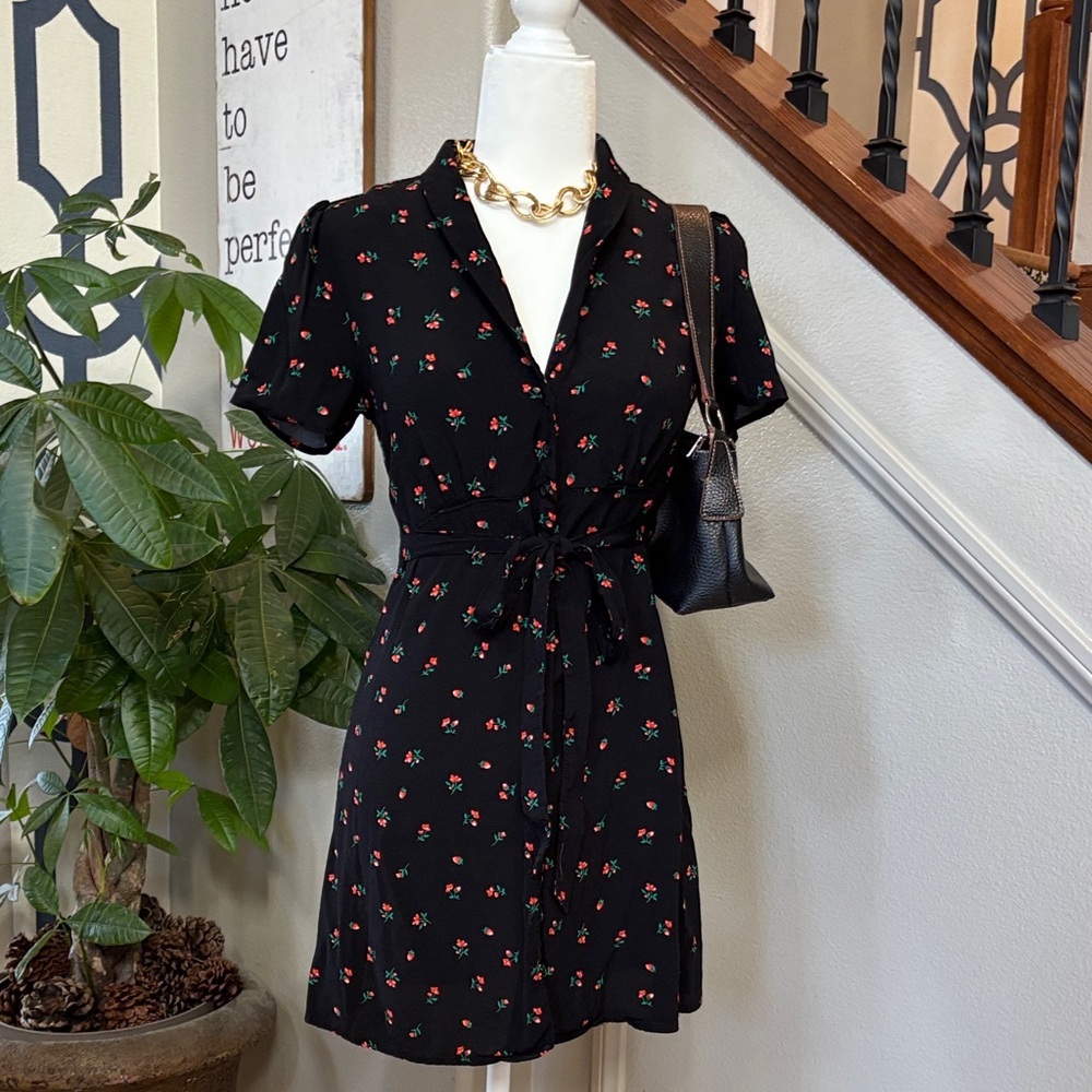 Flirty floral vibes with a flattering tie waist 🤩